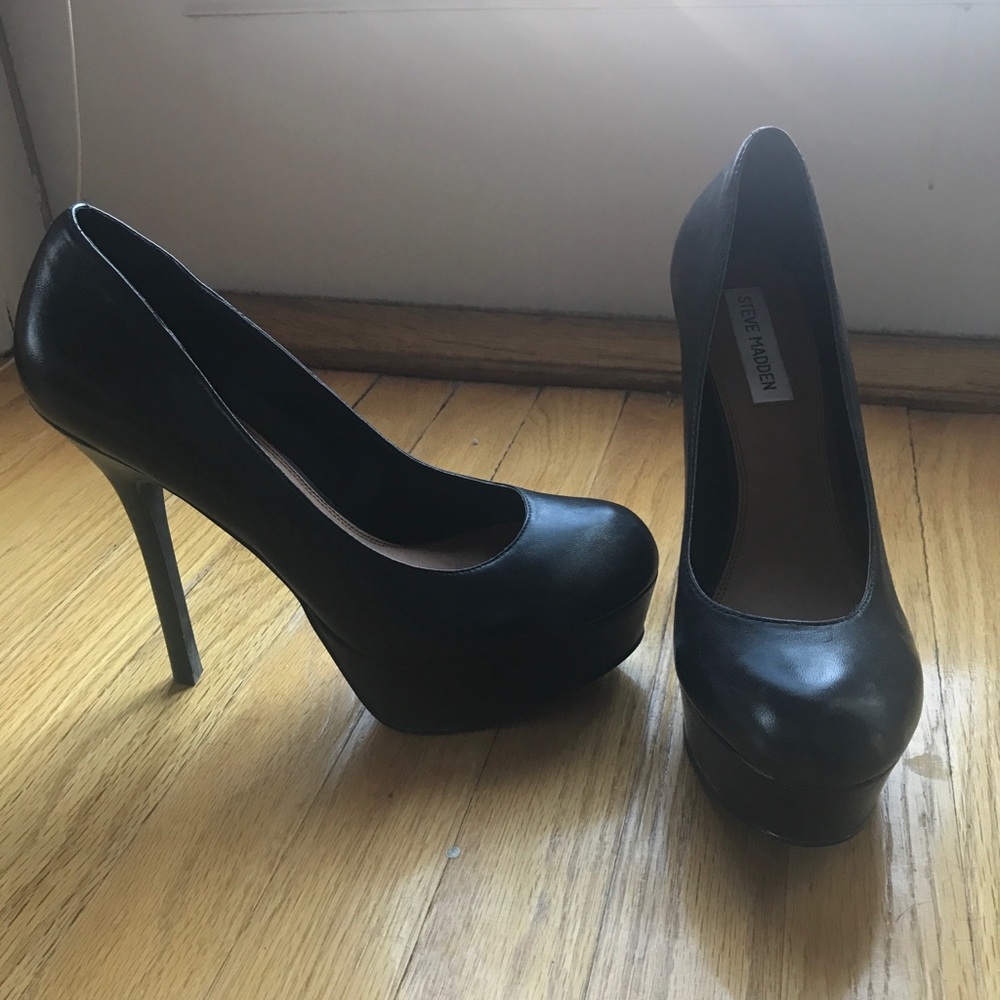 Black Steve Madden pumps